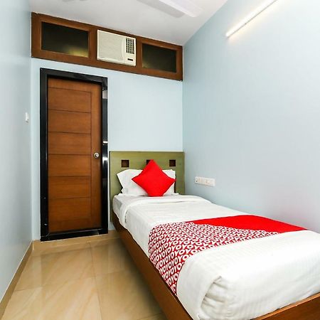 Balaji Grand Hotel Kakinada Exterior photo