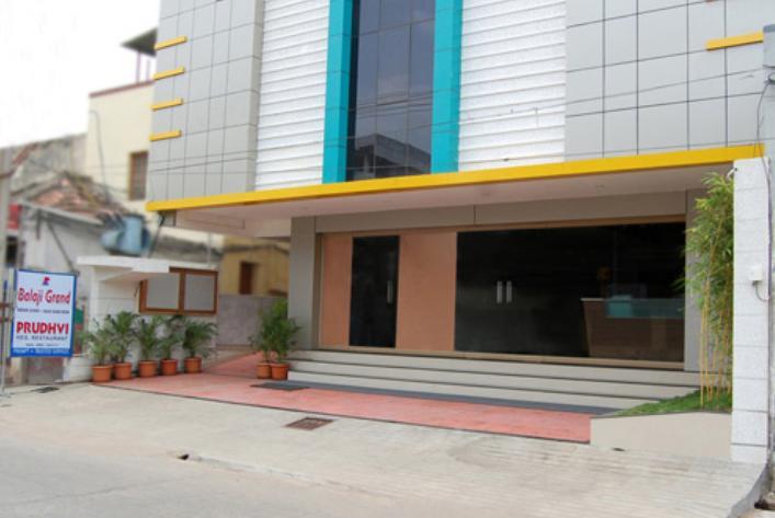 Balaji Grand Hotel Kakinada Exterior photo