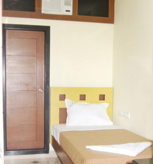 Balaji Grand Hotel Kakinada Room photo