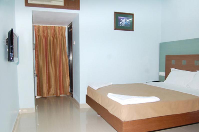 Balaji Grand Hotel Kakinada Exterior photo