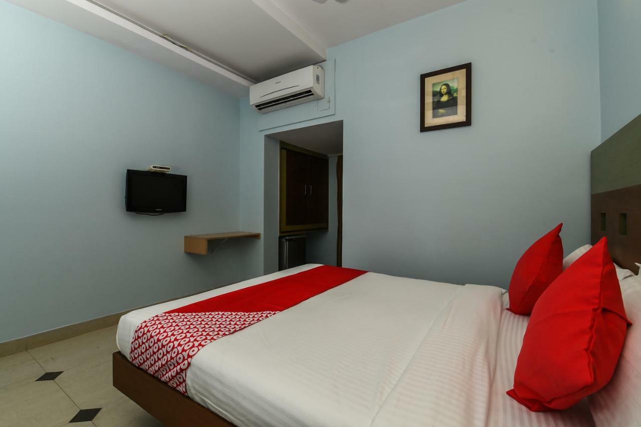 Balaji Grand Hotel Kakinada Exterior photo