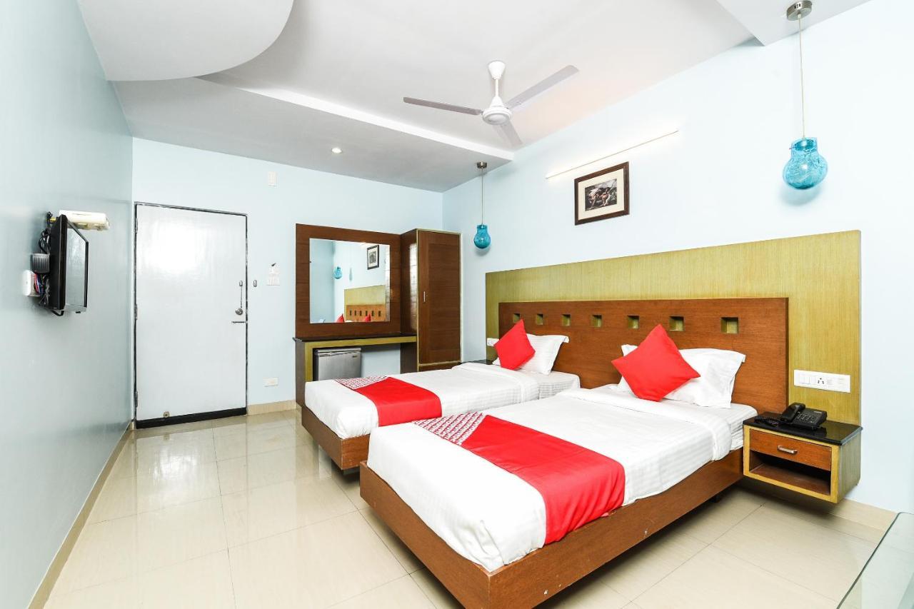 Balaji Grand Hotel Kakinada Exterior photo